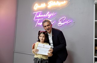 Gemlik Belediyesi Teknoloji ve Tasarım Evi Mezunlarını Verdi